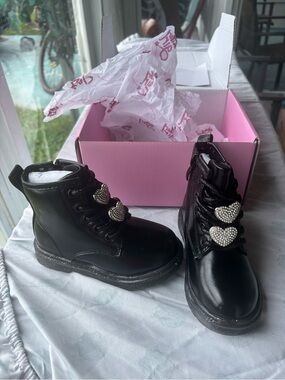Olivia mikkee Kids Black Heart-Detail Lace-Up Boots new size 6